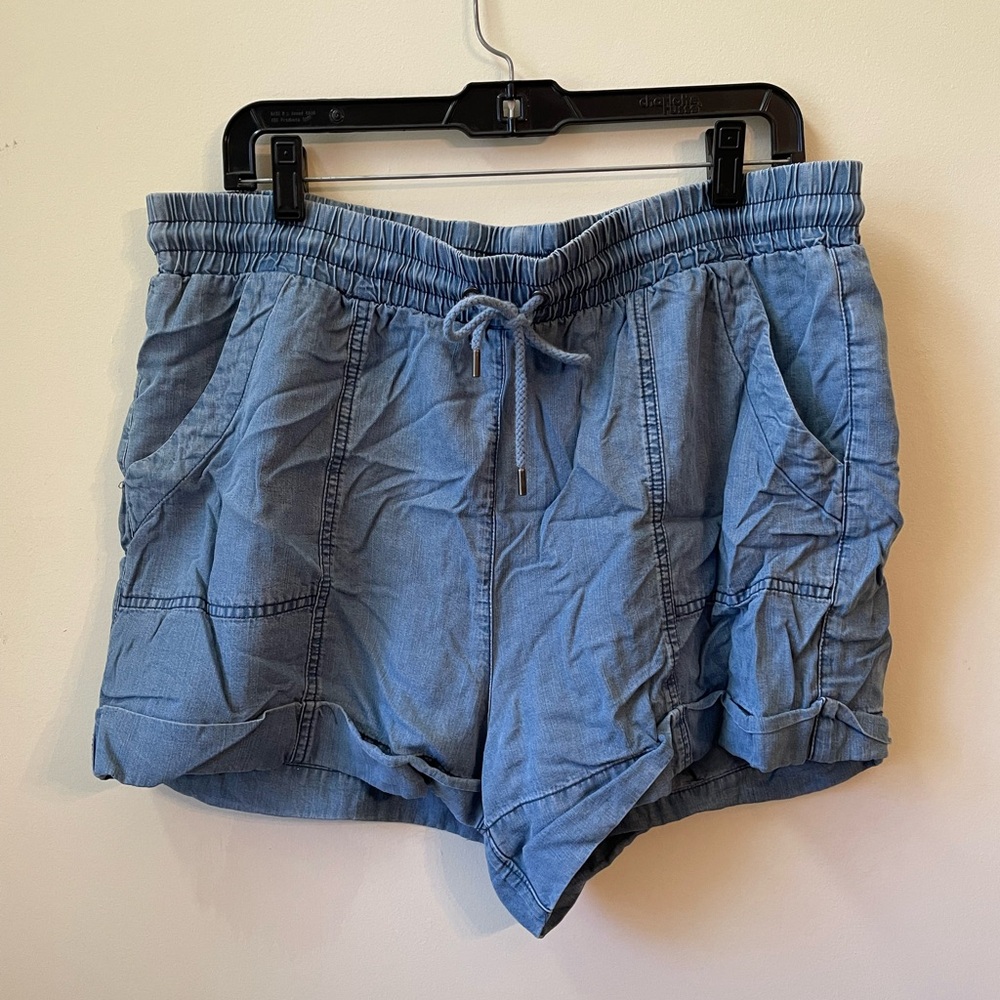 Universal Thread: Women's Denim Cargo Shorts